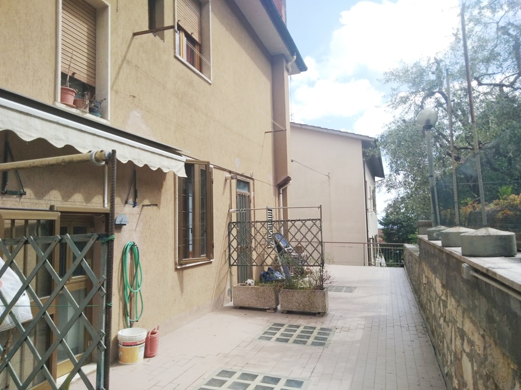 villa bifamiliare