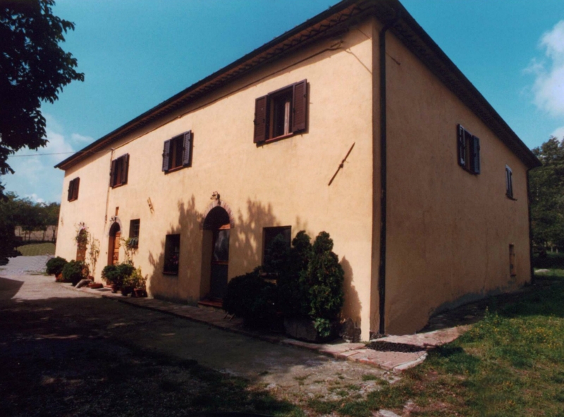 azienda agricola con casale ristrutturato